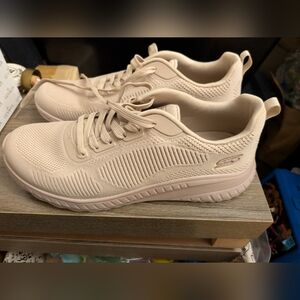 Women's Size 10. sketchers bobs memory foam shoes